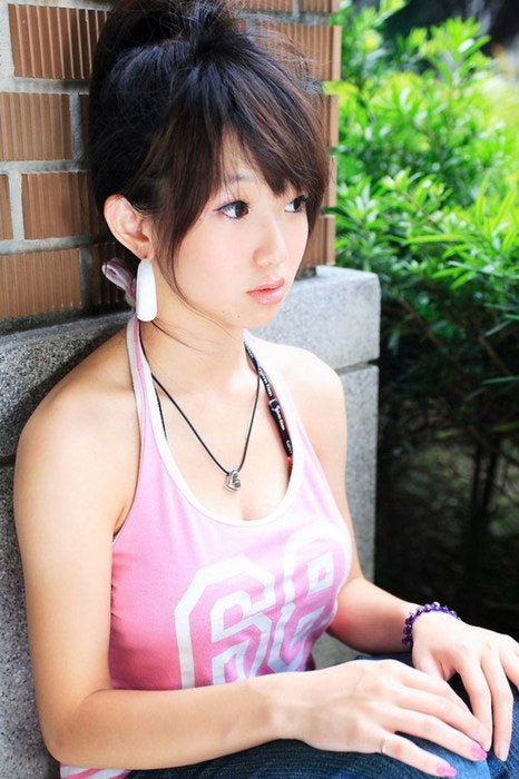 "宅男女神"瑶瑶出新写真 尽显童真本色